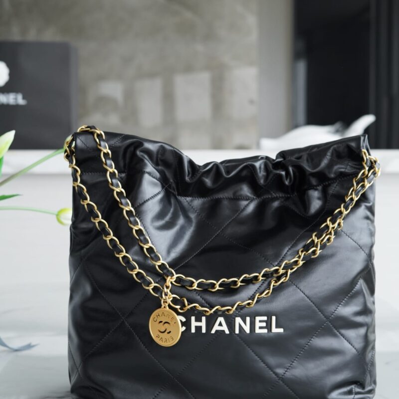 CHANEL 22 小号手袋 AS3260黑色白扣