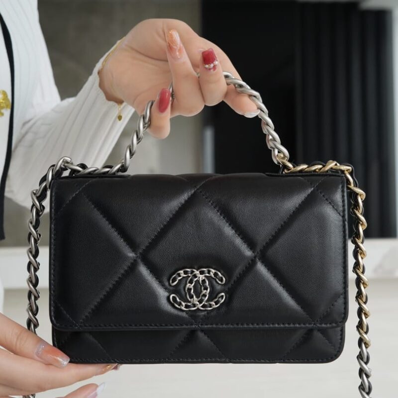 CHANEL 19 WOC 链条包 AP0957黑色/银扣