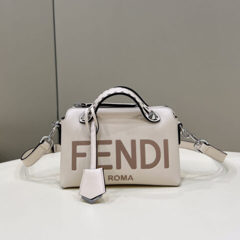 FENDI芬迪意大利小牛皮波士顿手提袋8286