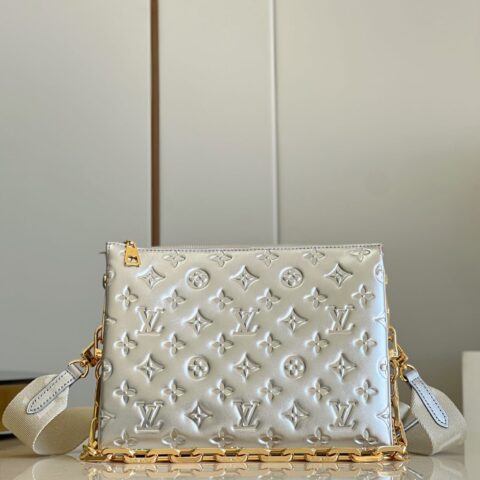 LV M21769 COUSSIN PM 抱抱包
