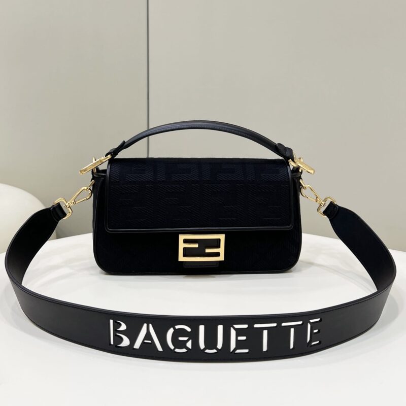 FENDI芬迪双FF立体刺绣Baguette手袋8598