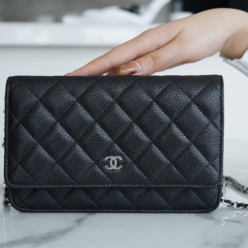 CHANEL WOC 19CM 银色磁扣鱼子酱小牛皮发财包 A33814