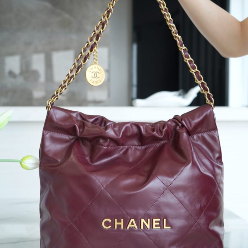 CHANEL 22 小号手袋 AS3260酒红色/金扣