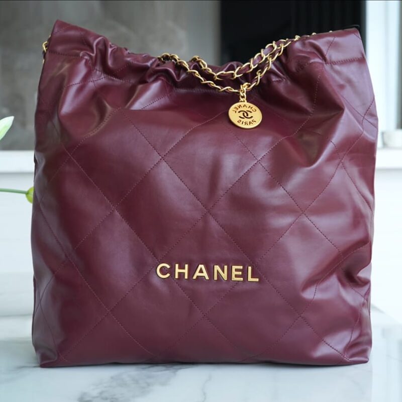 CHANEL 22 大号手袋 AS3262酒红色/金扣