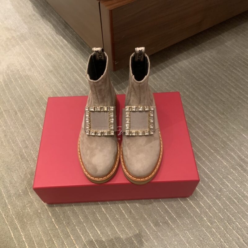 Roger vivier   牛漆皮材质制成女款短靴