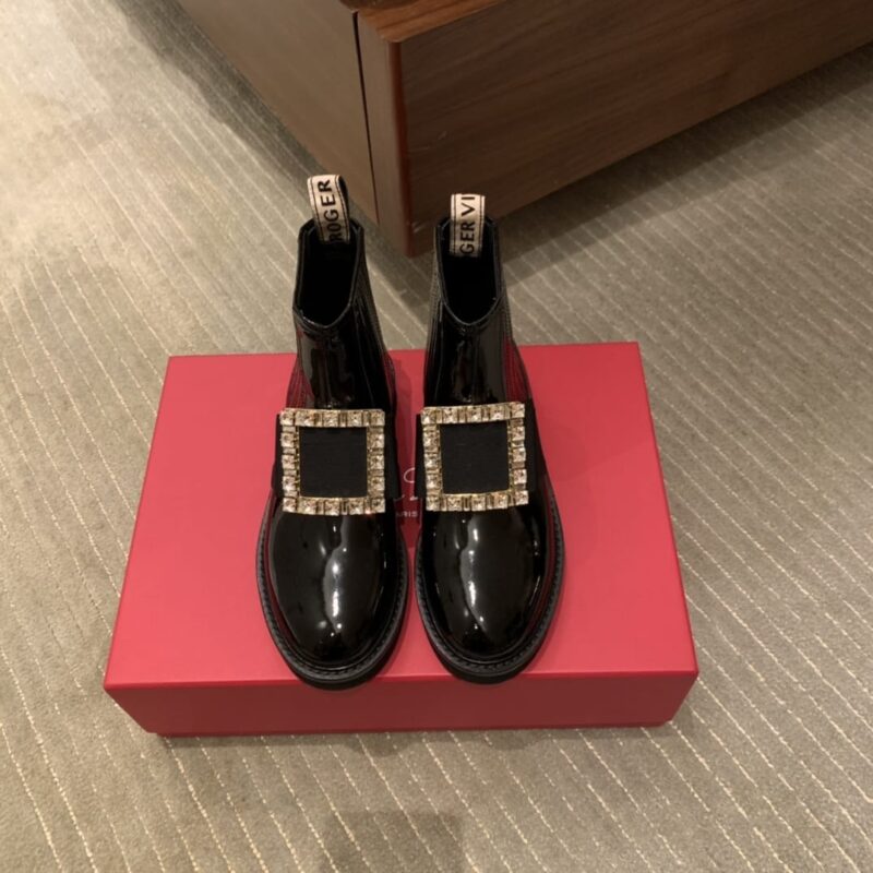 Roger vivier   牛漆皮材质制成女款短靴