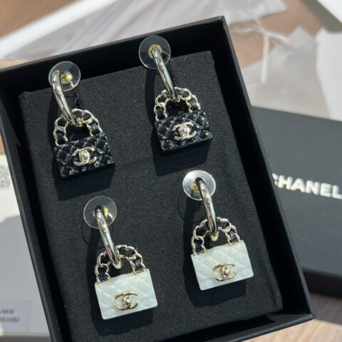 新款☑️CHANEL香奈儿c2双c锁头包包耳钉耳环
