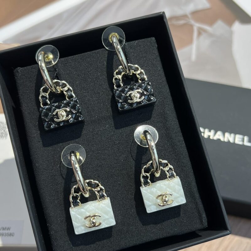 新款☑️CHANEL香奈儿c2双c锁头包包耳钉耳环