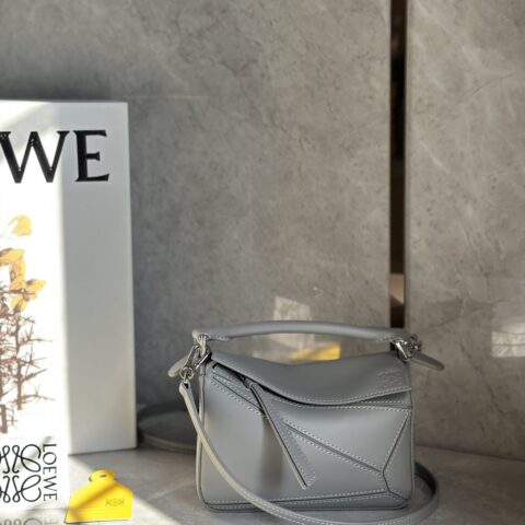 LOEWE罗意威 Mini Puzzle bag几何包 0338珍珠灰18CM