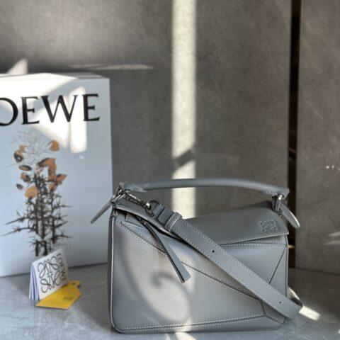 LOEWE Puzzle 24CM bag 牛皮小号几何包 0189珍珠灰/灰扣