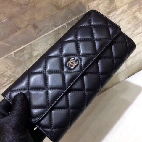 CHANEL 经典进口羊皮银扣二折钱夹 A50096