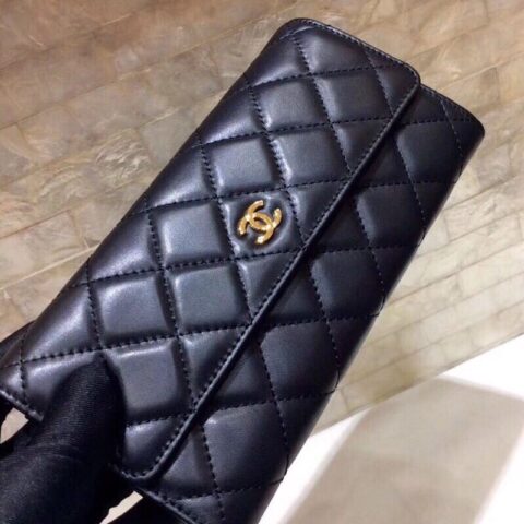 CHANEL 经典进口羊皮金扣二折钱夹 A50096