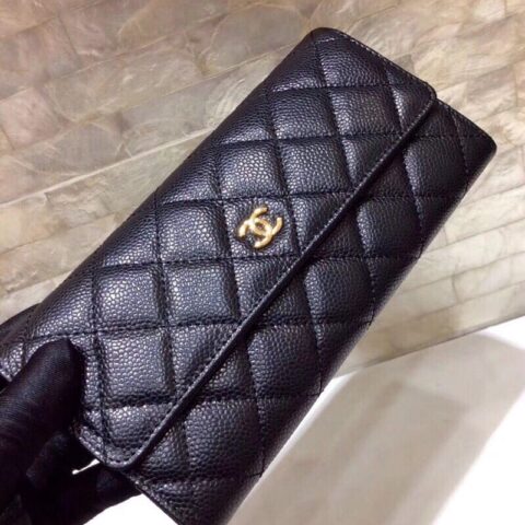 CHANEL 经典进口球纹牛皮金扣二折钱夹 A50096