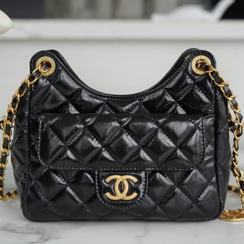 CHANEL 23C 黑色皱纹牛皮小号流浪包 AS3710 B09746 94305