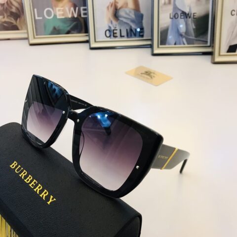 Burberry巴宝莉2023新款大方框太阳眼镜