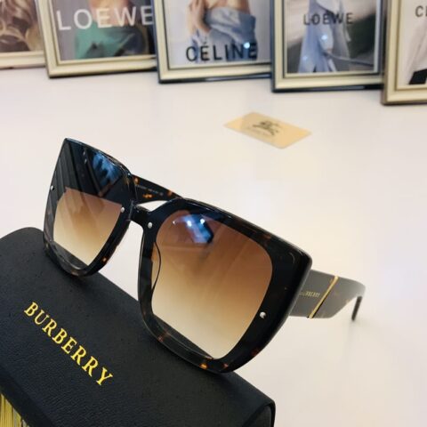 Burberry巴宝莉2023新款大方框太阳眼镜