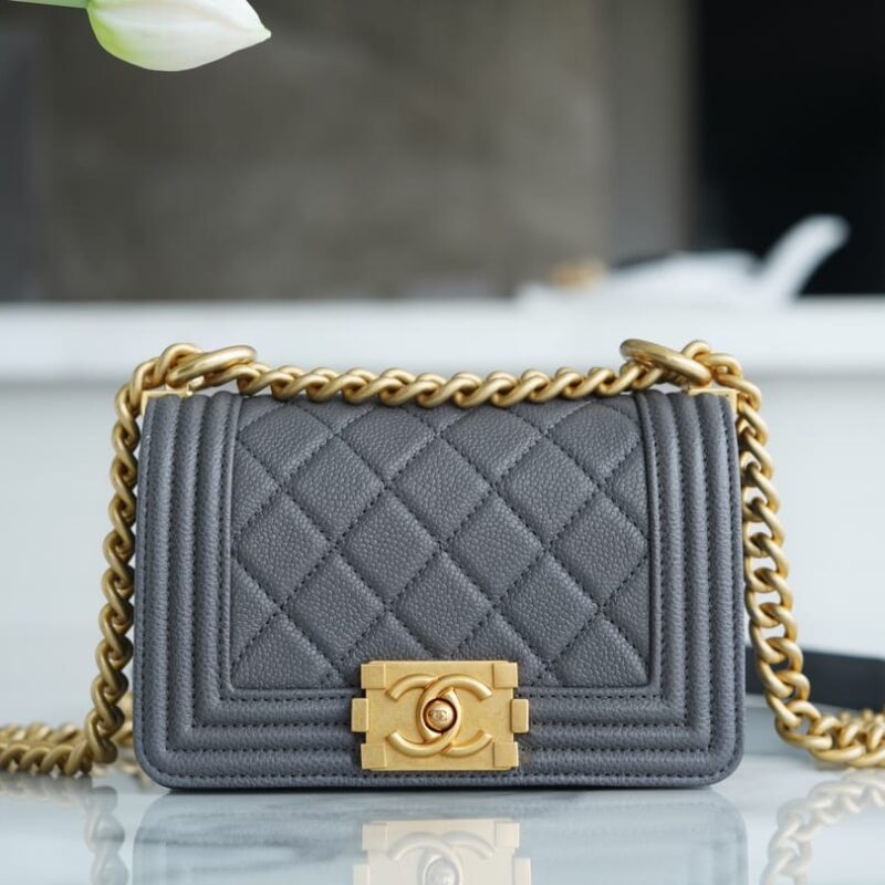 CHANEL 22A 新款Mini Leboy 15CM 荔枝纹小牛皮口盖包 A67364灰色