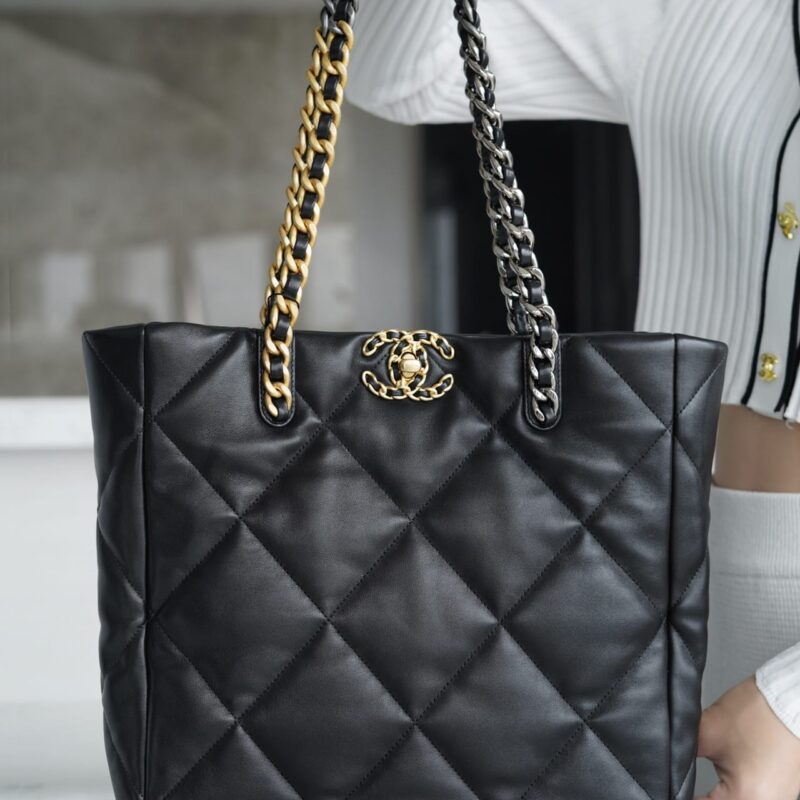 CHANEL 19购物包 AS3519 B04852 94305