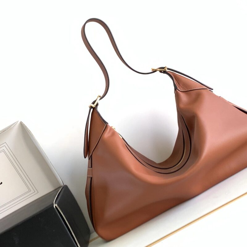 CELINE赛琳23s早春系列ROMY大号柔软牛皮革手袋110793