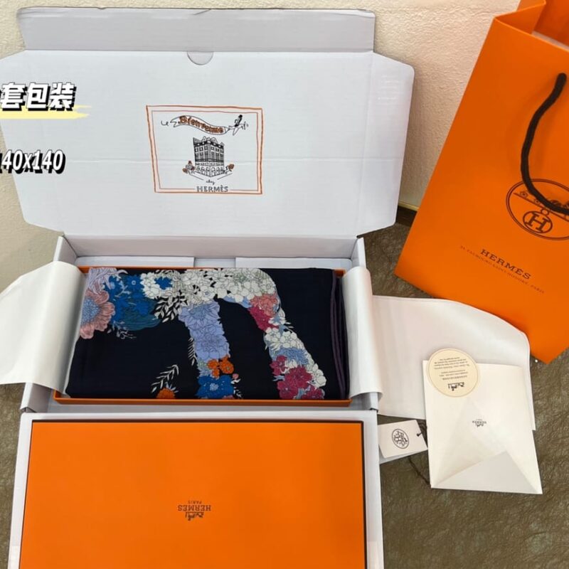 Hermes爱马仕经典山羊绒和真丝混纺面料印花大方巾
