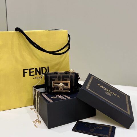 FENDI芬迪迷你金属老花小法棍包8567A