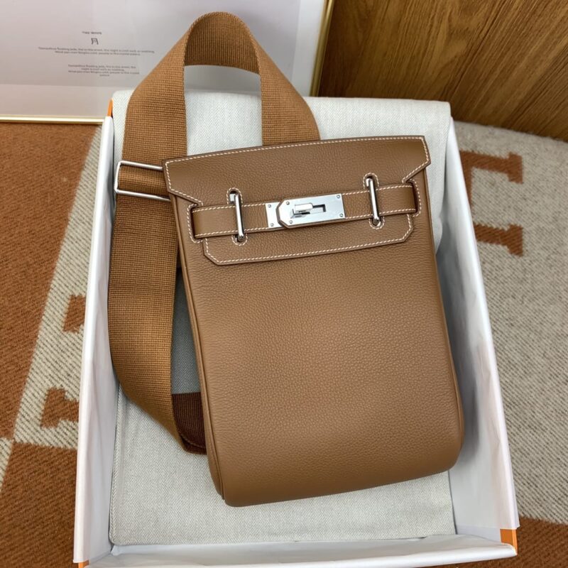 Hermès 2022最新款Hac a Dos 28cm birkin 系单肩包 togo 金棕 银扣