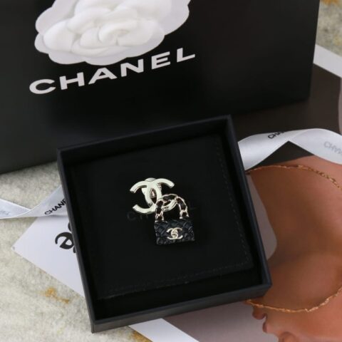 新款☑️CHANEL香奈儿双c锁头包包胸针