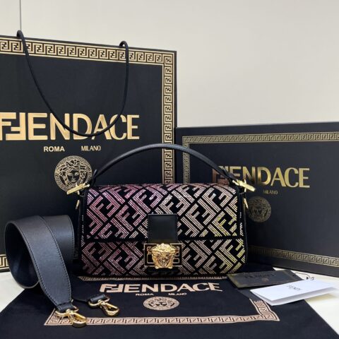 FENDI芬迪彩色烫钻撞色法棍手袋8566