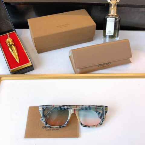 Burberry巴宝莉立体小框男女通用太阳眼镜