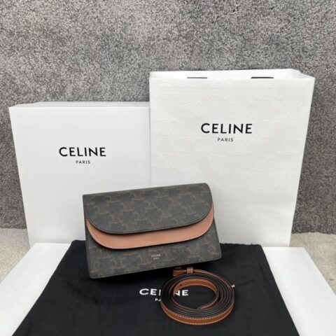 CELINE赛琳TRIOMPHE CANVAS 标志印花和羊皮革饰带钱包100852