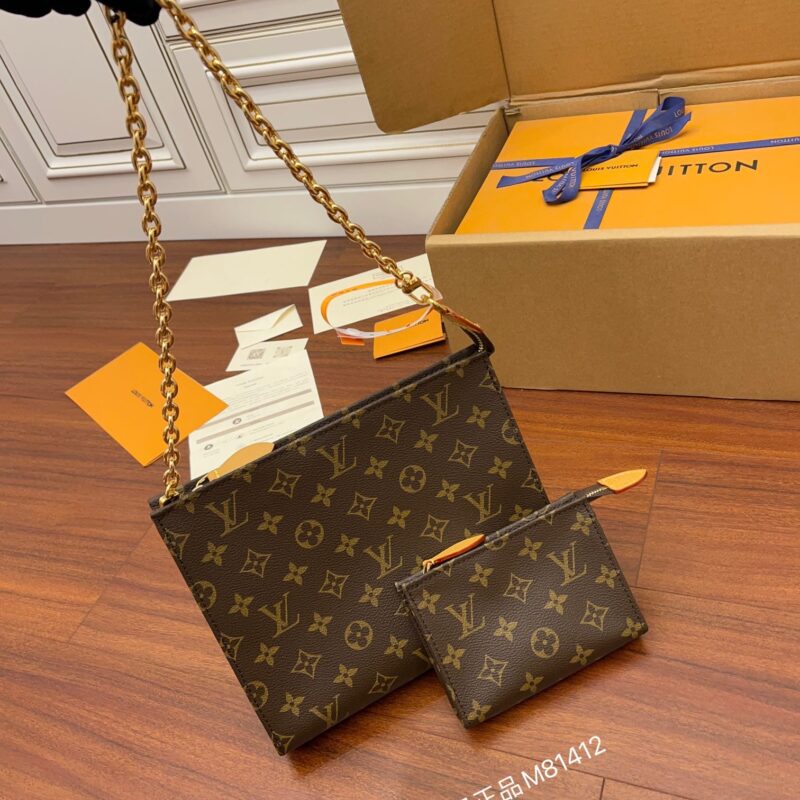LV M81412 TOILETRY POUCH ON CHAIN