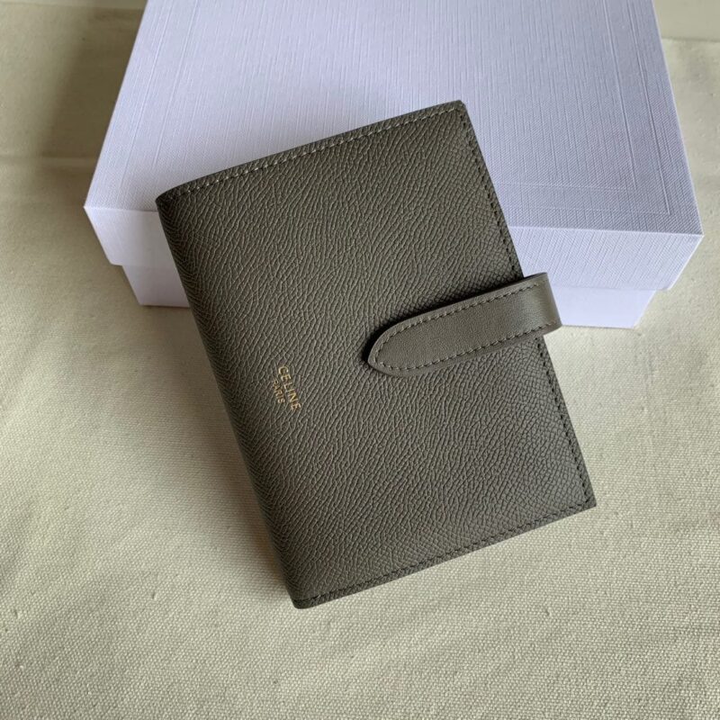 CELINE赛琳STRAP粒面小牛皮钱包10B643