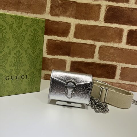 GUCCI古驰银色小斜挎包696804