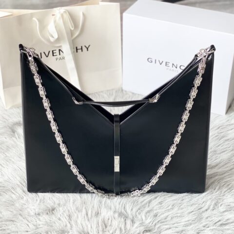 Givenchy纪梵希法国品G家2021春夏全新推出V形Cut Out 手袋2226