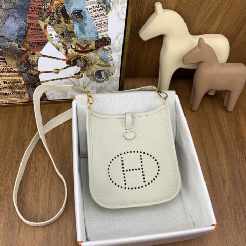 Hermès Mini  Evelyn 伊芙琳 17cm进口Clemence皮 蜡线手缝  10奶昔白 金扣