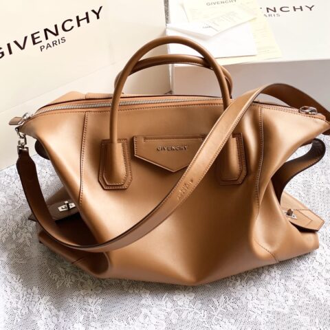 Givenchy纪梵希小牛皮Antigona手提包0270