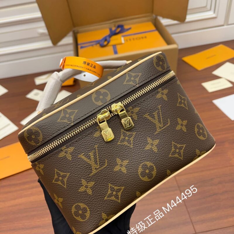 LV M44495 NICE 迷你化妆包