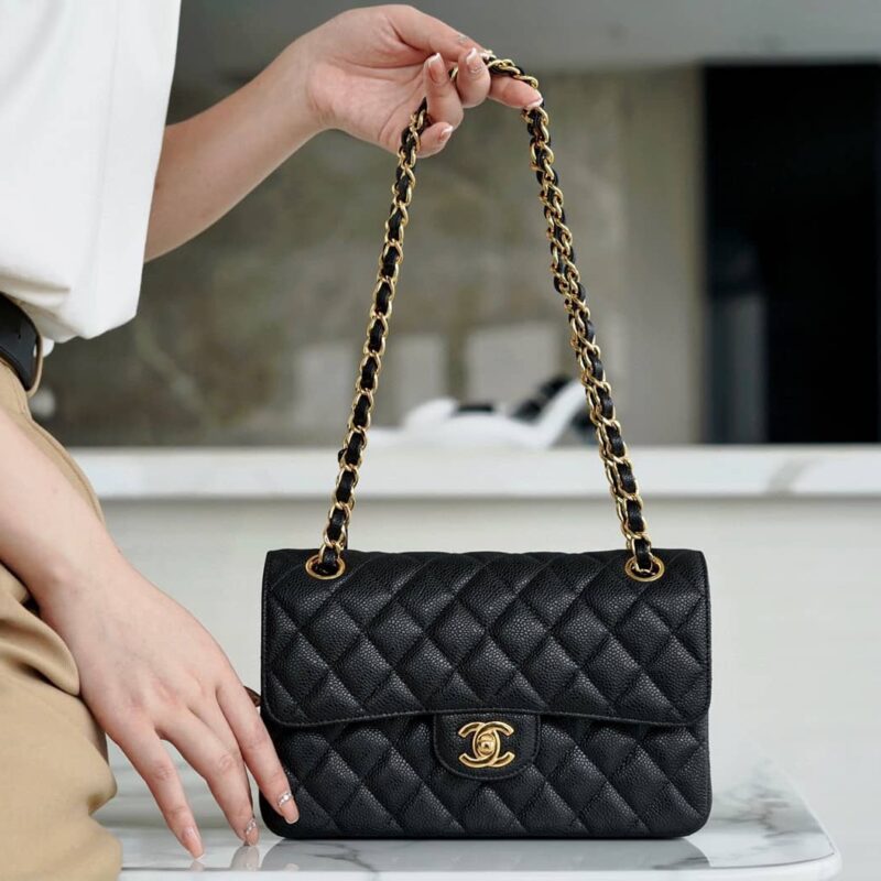 CHANEL CF23 Classic flap bag 进口牛皮鱼子酱口盖包 A01113黑色/金扣