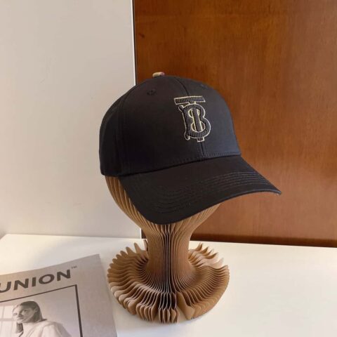 Burberry巴宝莉新款刺绣棒球帽
