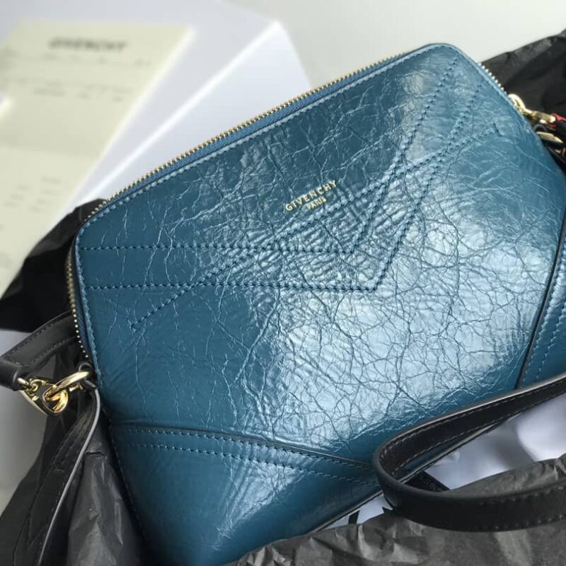 Givenchy纪梵希小牛皮肩带lD XBODY单肩包399