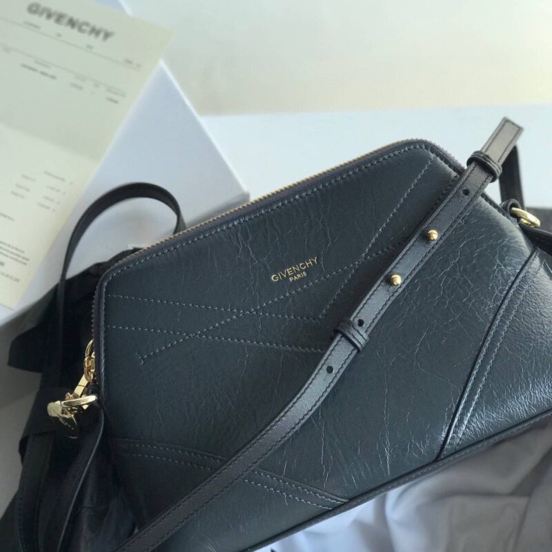 Givenchy纪梵希小牛皮肩带lD XBODY单肩包399