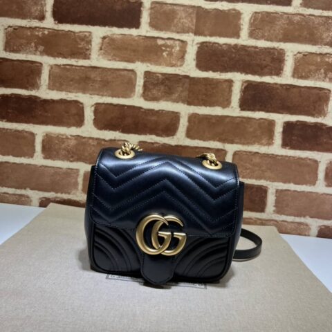 GUCCI古驰GG Marmont系列绗缝迷你肩背包739682