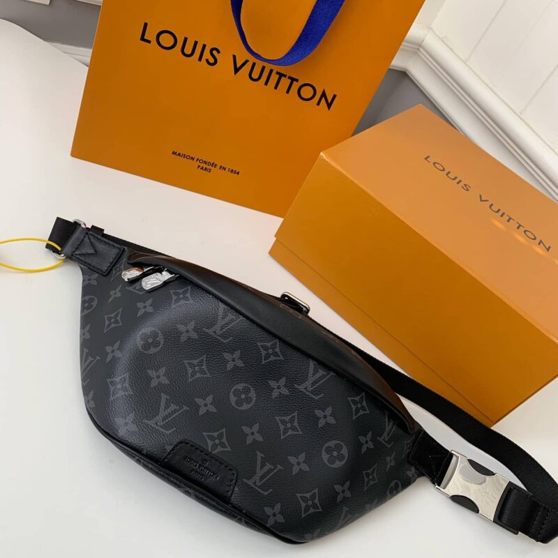 Shop Louis Vuitton Discovery Discovery bumbag pm (M46035) by