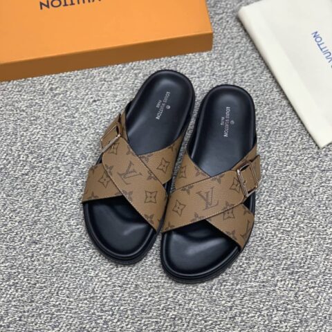LV/路易威登   采用经典的PVC与黑色鞋底男士运动鞋