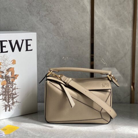 LOEWE Puzzle 24CM bag 牛皮小号几何包 0189沙色/金扣