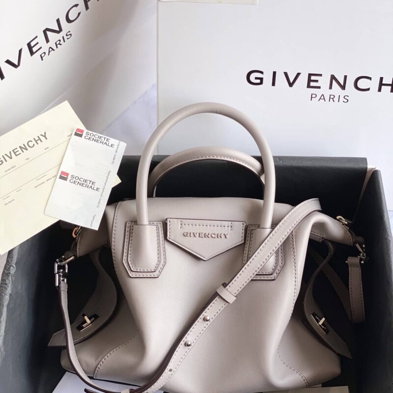 Givenchy纪梵希牛皮Antigona小号手提包0271