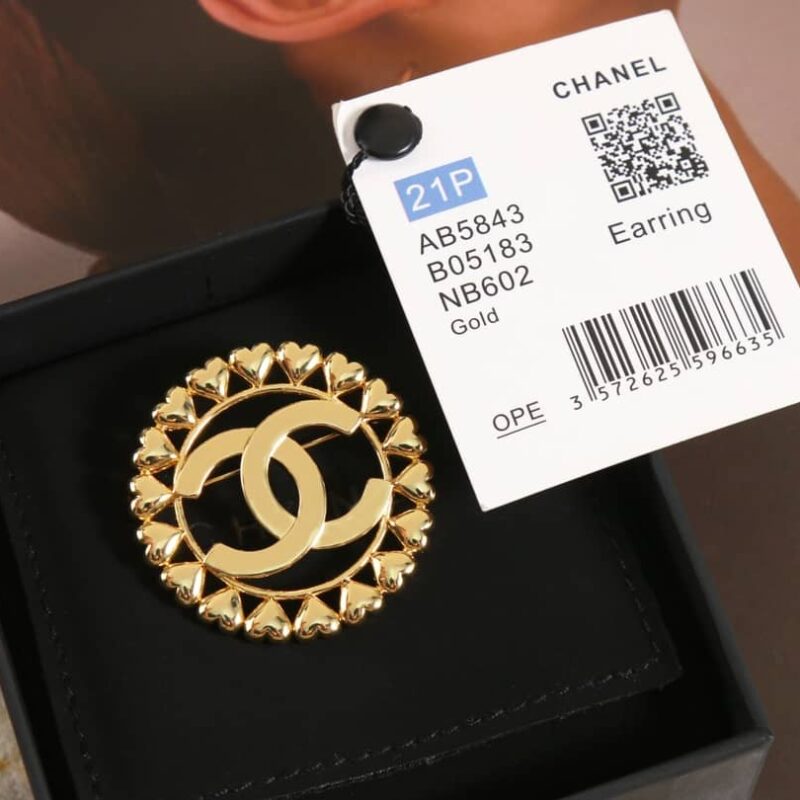 编码1367425 新款☑️CHANEL香奈儿金色圆形双c桃心爱心胸针