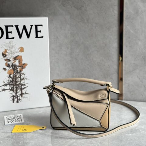 LOEWE罗意威 Mini Puzzle bag几何包 0338奶茶色18CM