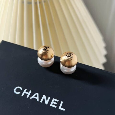 新款☑️CHANEL香奈儿金色珍珠耳钉