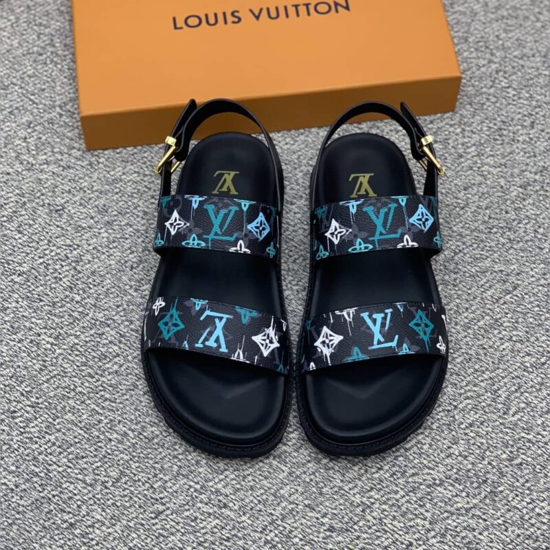 LV/路易威登    采用经典的PVC与黑色鞋底男士凉鞋